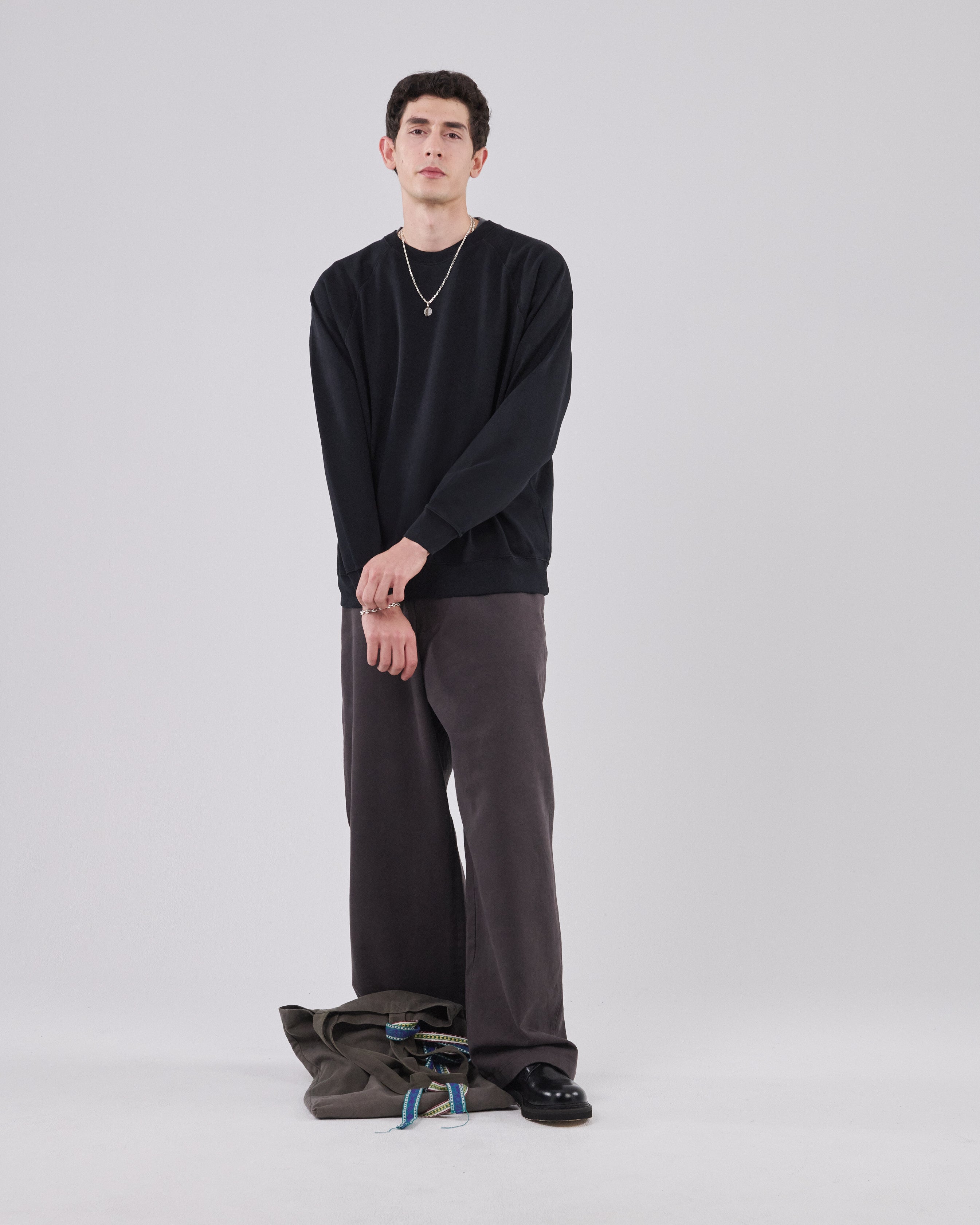 Raglan Sweatshirt, True Black